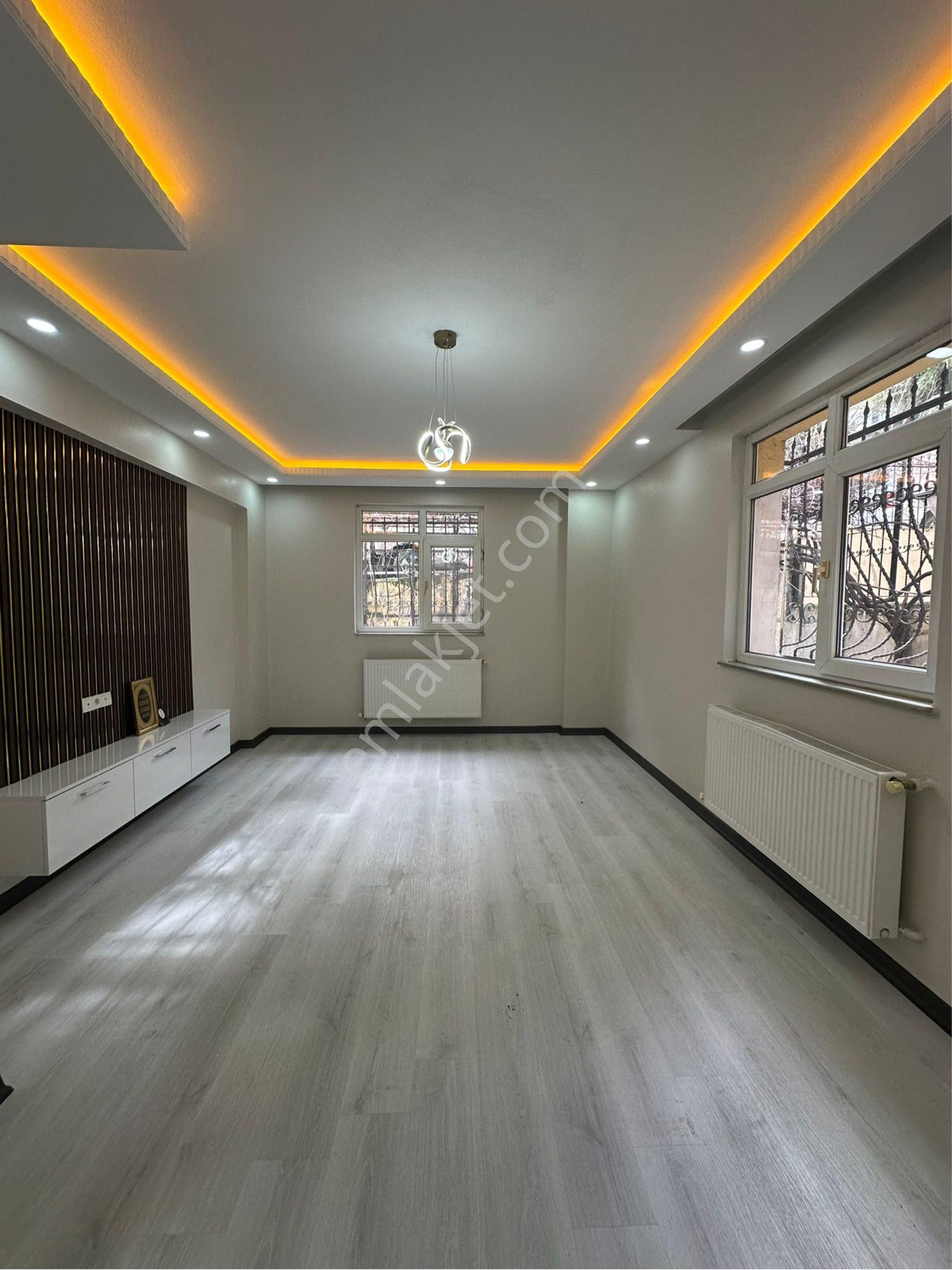 Metrobüse Yakın Bahçeli Giriş Seviyesinde 2+1 Satılık Daire