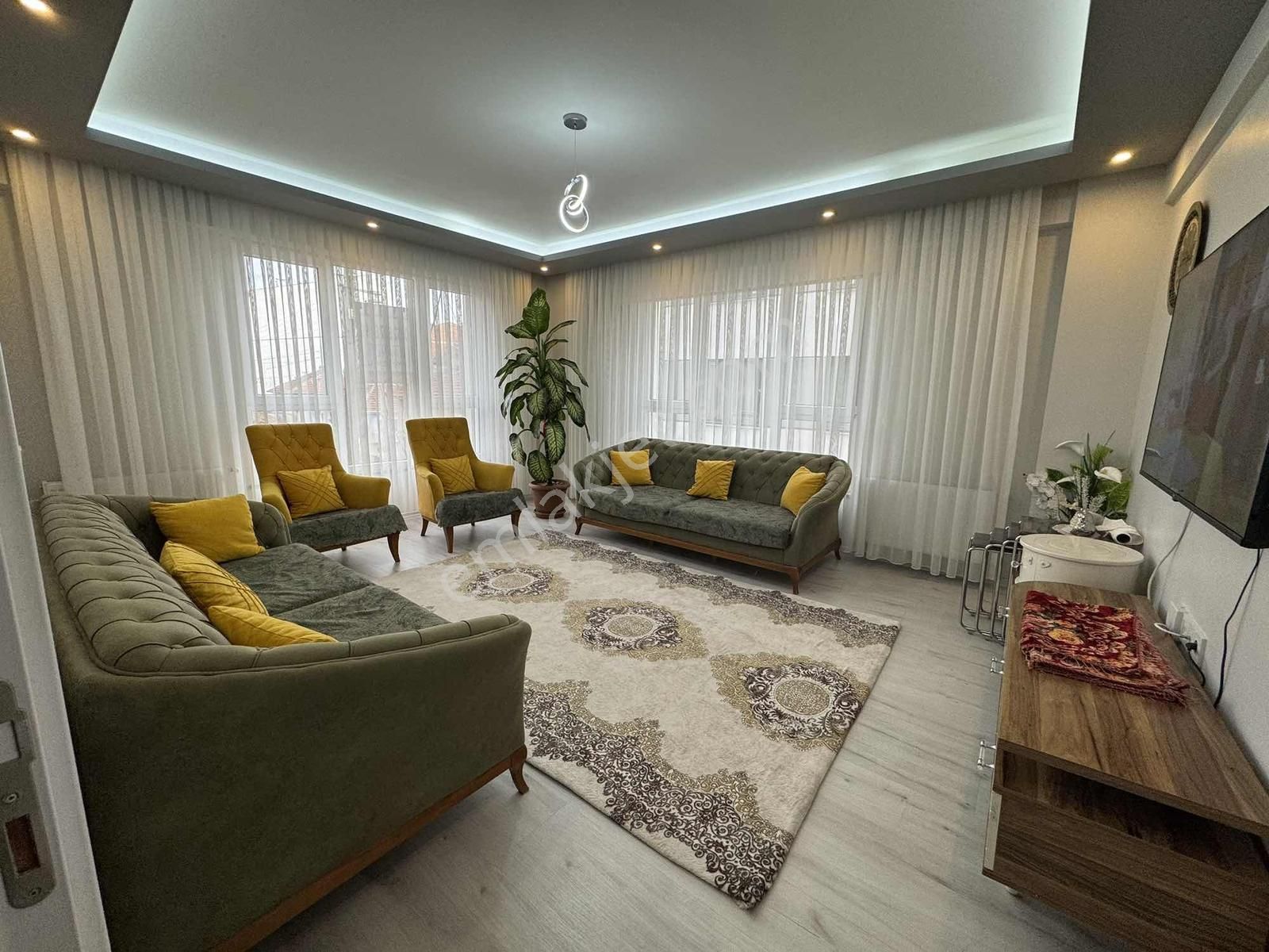 Esentepe Mah. Yeşil Cami Yanı Köşe Konumda Satılık 2+1 Daire