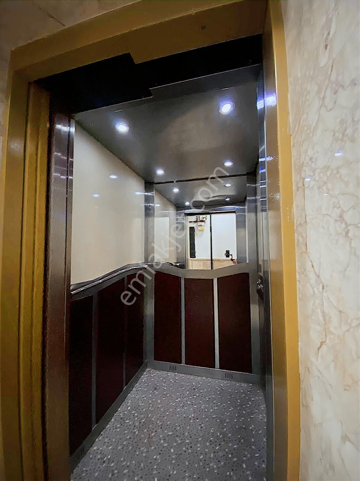 30 Ağustos'da Asansör Ve Kilerli Geniş Yapılı Satılık 3+1 Daire - Görsel 35