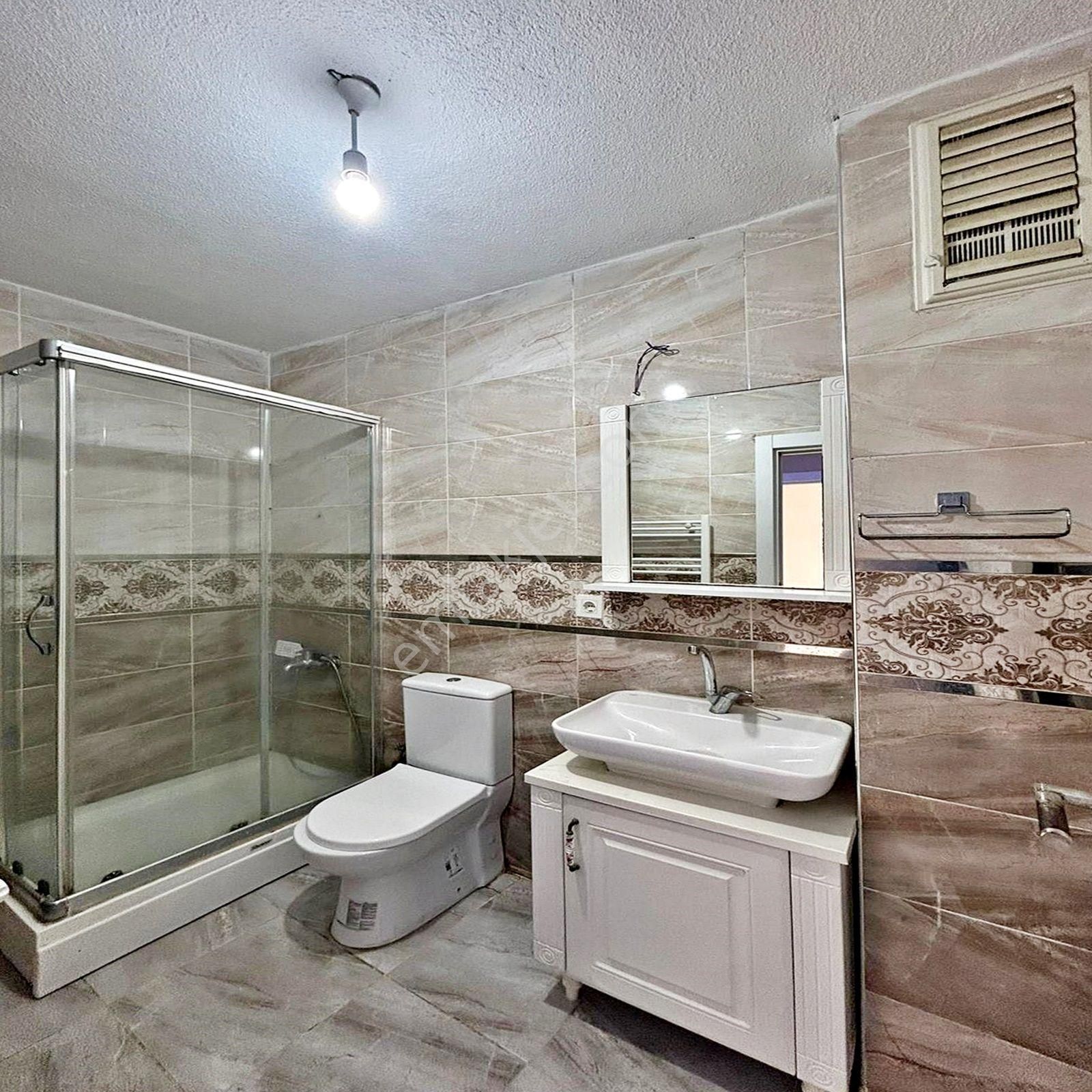 Esenyurt Hürriyet Mahallesinde 2+1 Satılık Balkonlu Ara Kat - Görsel 16