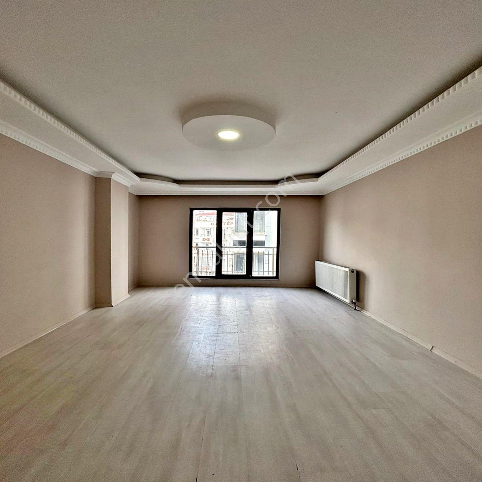 Esenyurt Hürriyet Mahallesinde 2+1 Satılık Balkonlu Ara Kat