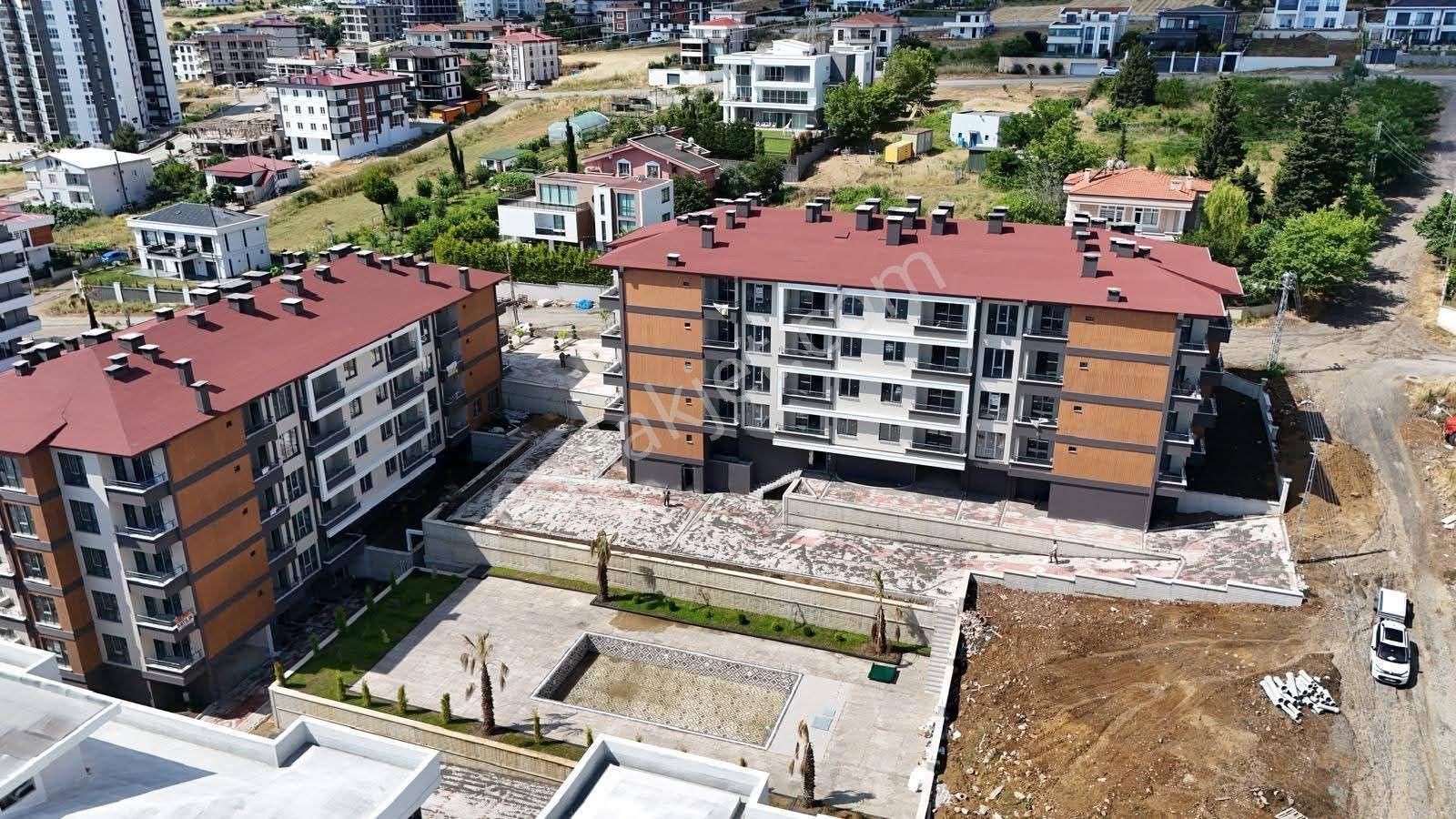 Truva Yağız'dan Havuzlu Site İçinde Deniz Manzaralı Satılık 1+1 Daire