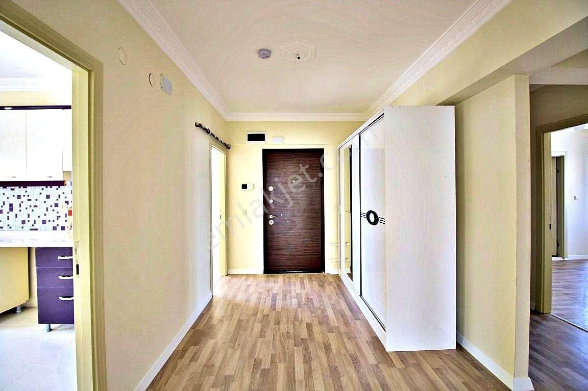 Kaletepe'de Şehir Manzarasına Hakim Güney Cephe 4 Balkonlu 4+1 - Görsel 21