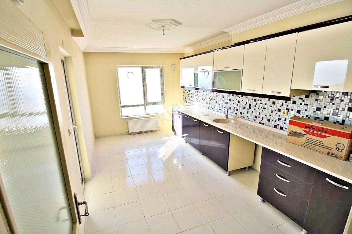 Kaletepe'de Şehir Manzarasına Hakim Güney Cephe 4 Balkonlu 4+1 - Görsel 5