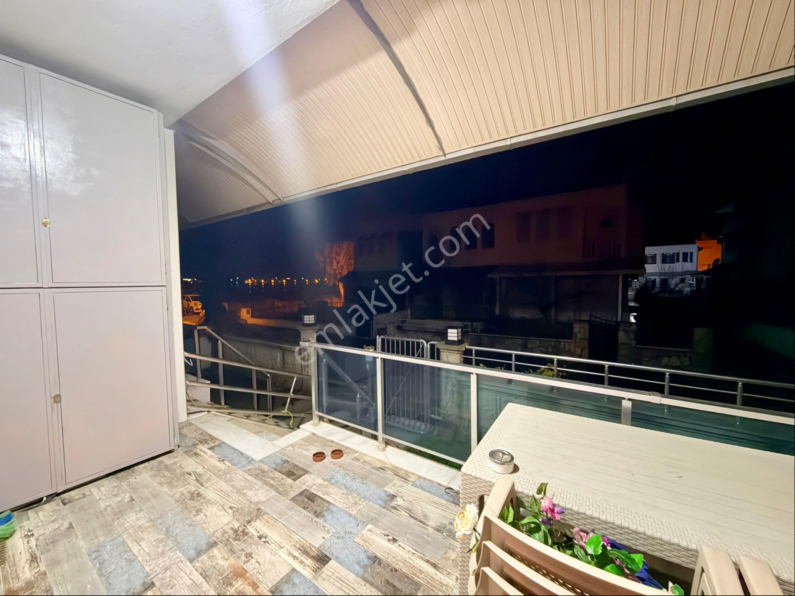 Cennet Tepe Villalarında Denize Sıfır Satılık Villa - Görsel 33