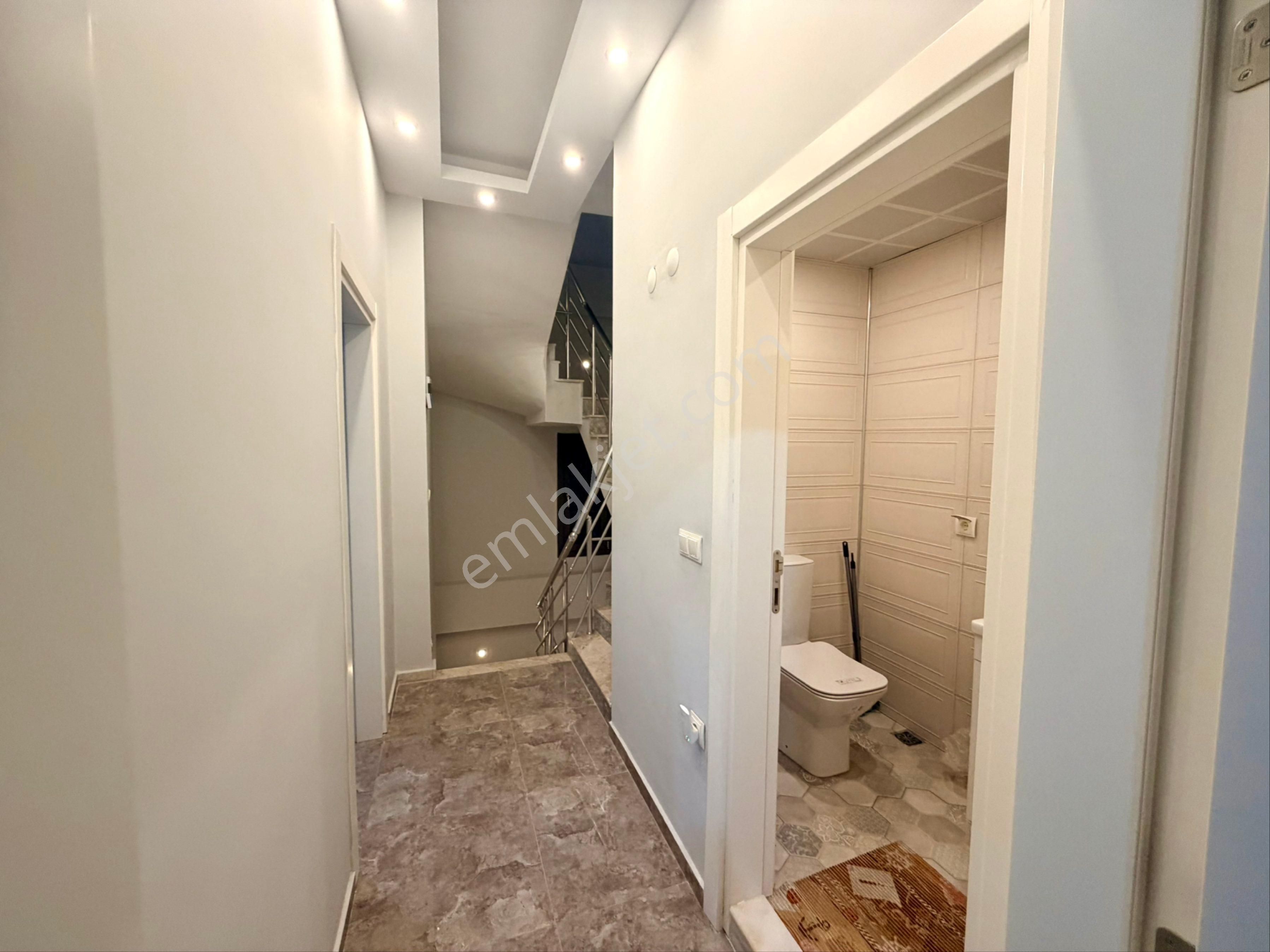 Cennet Tepe Villalarında Denize Sıfır Satılık Villa - Görsel 15