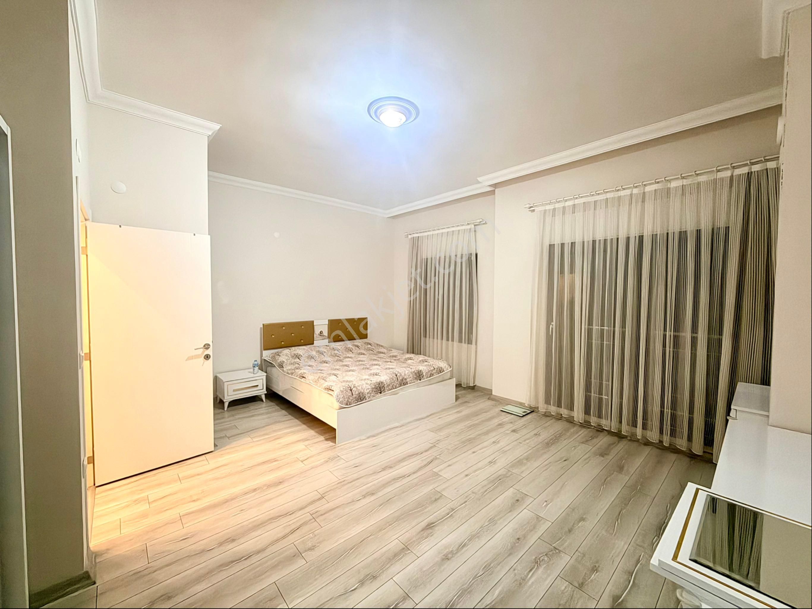 Cennet Tepe Villalarında Denize Sıfır Satılık Villa - Görsel 12