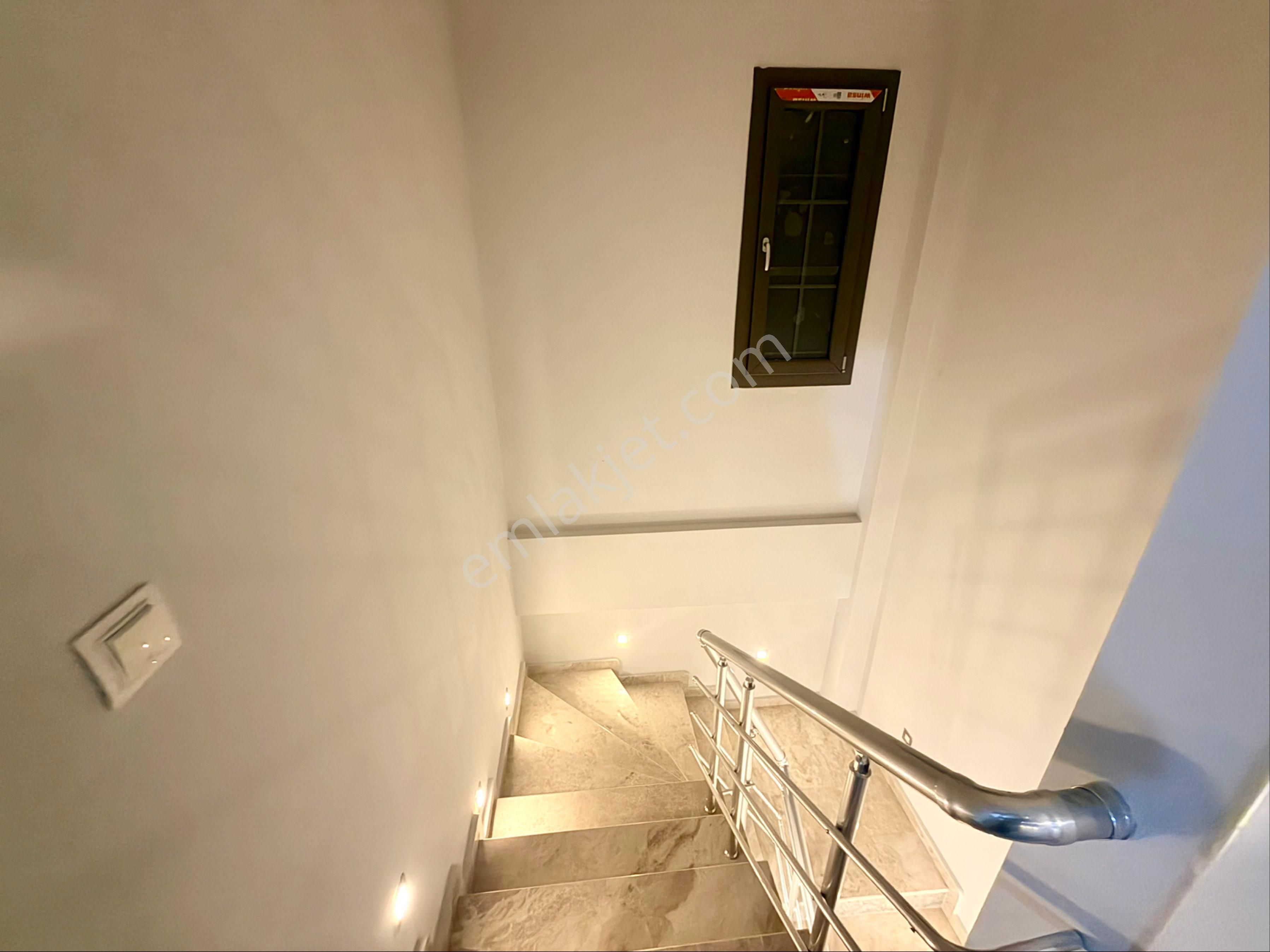 Cennet Tepe Villalarında Denize Sıfır Satılık Villa - Görsel 29