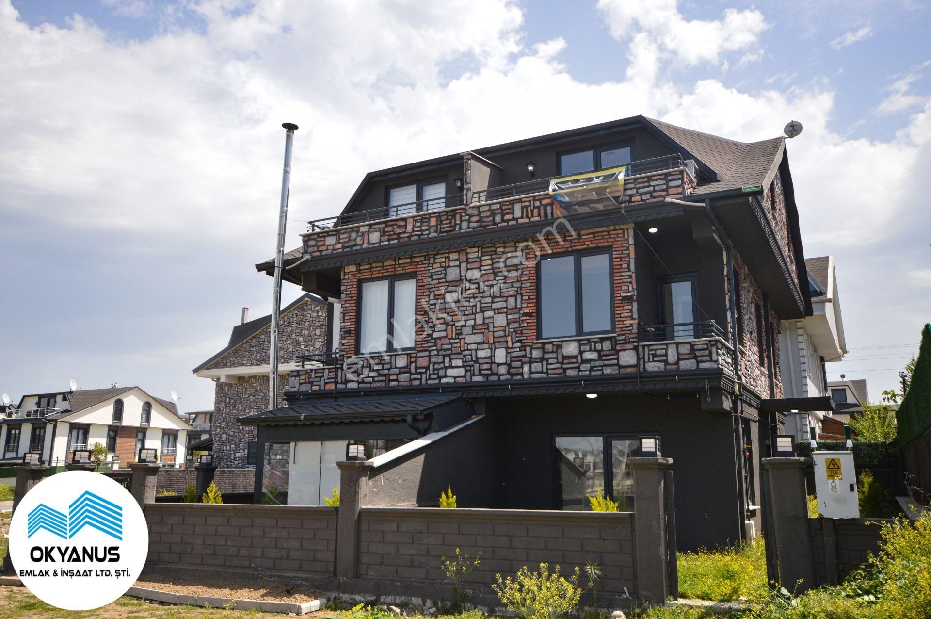 Sakarya Kocaali Yalı Mah De Ön Cephe Taş Detaylı 4+1 Villa