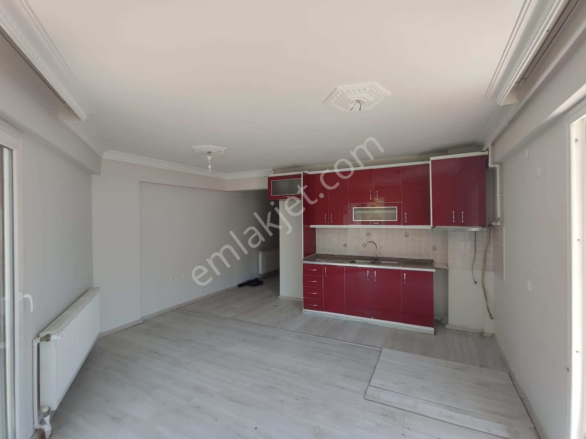 İstinye Avm Ve Metro Yakını Genç Binada 2+1 Daire