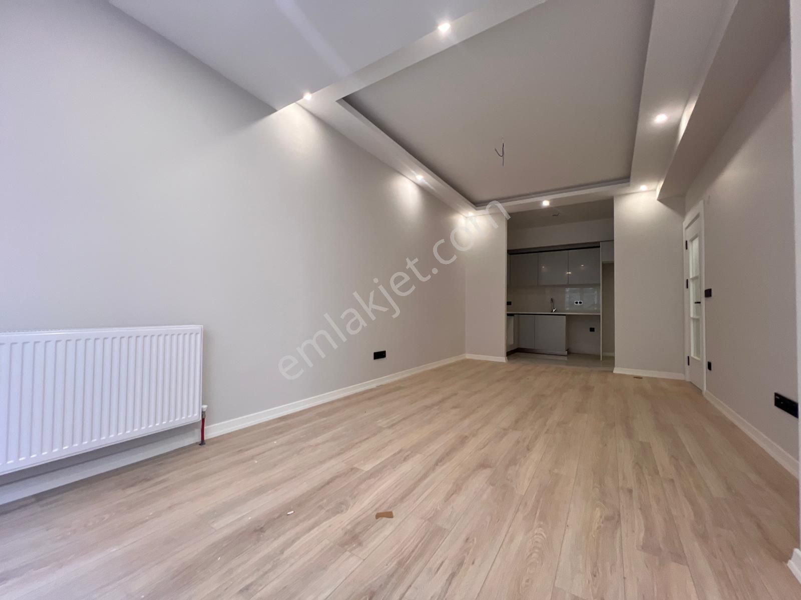 Altıntepe'de Cadde Üzeri Ara Kat Balkonlu 2+1 Daire - Görsel 3