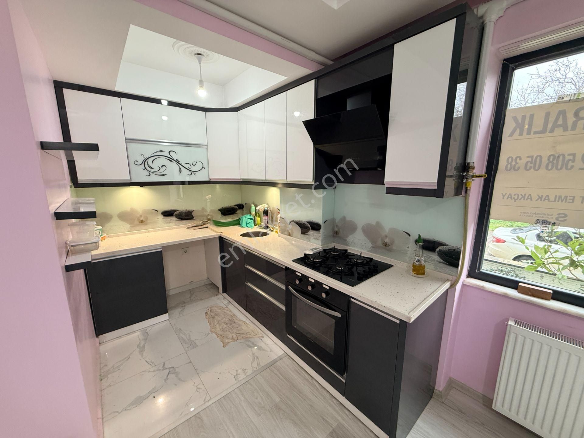 ▄jet Emlak'tan İkizçay'da Ön Cephe Doğalgazlı Kiralık Geniş 1+1