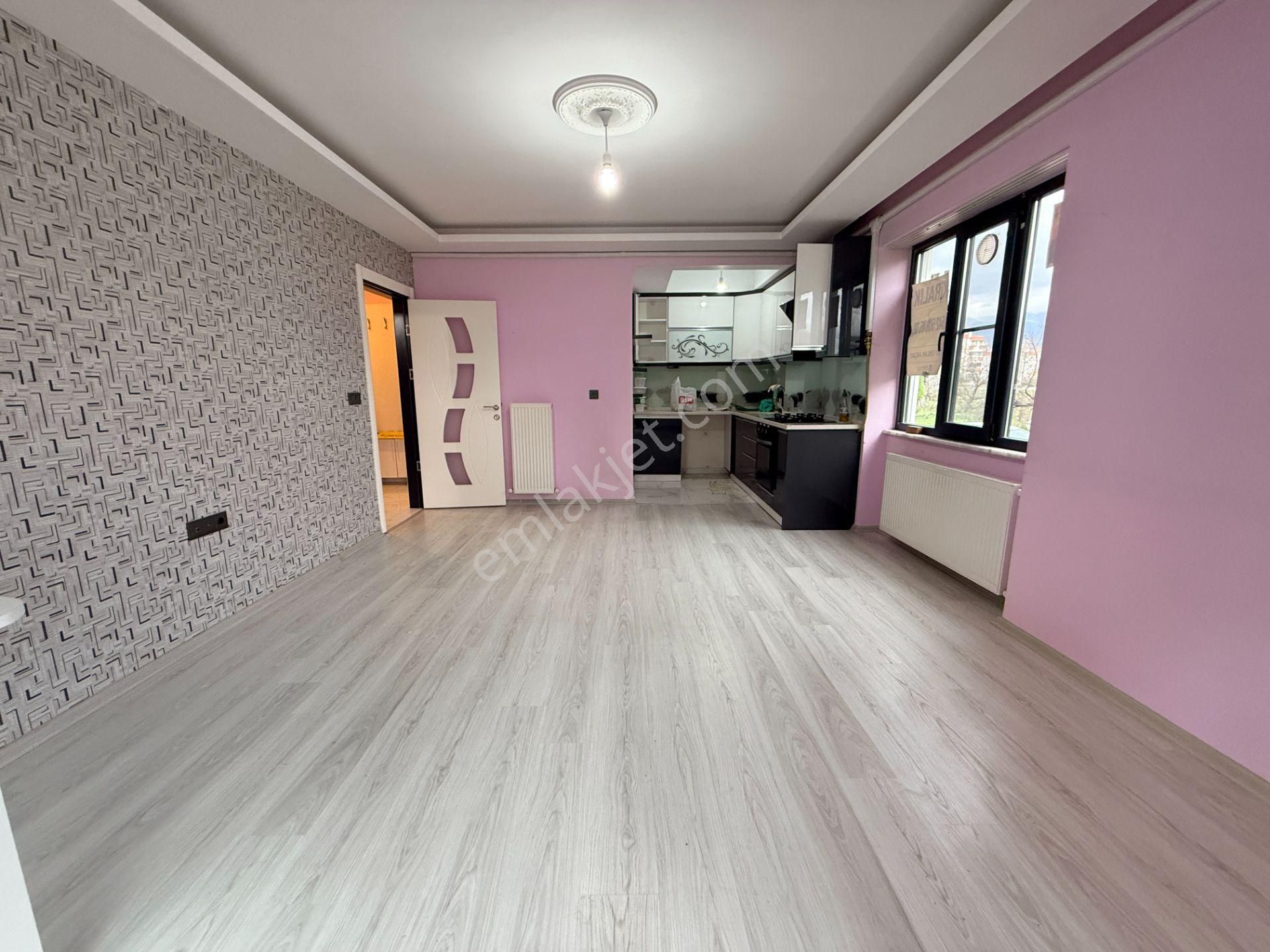 ▄jet Emlak'tan İkizçay'da Ön Cephe Doğalgazlı Kiralık Geniş 1+1 - Görsel 9