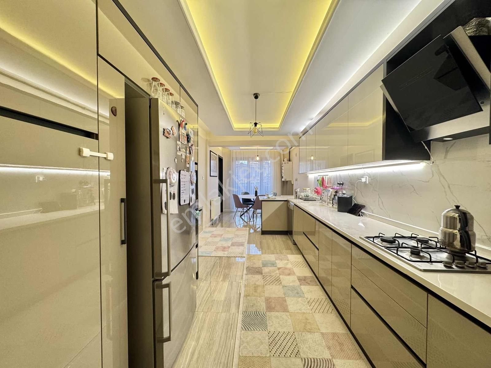 Site İçerisinde 3+1 Full Yapılı 140m2 Satılık Daire - Görsel 2