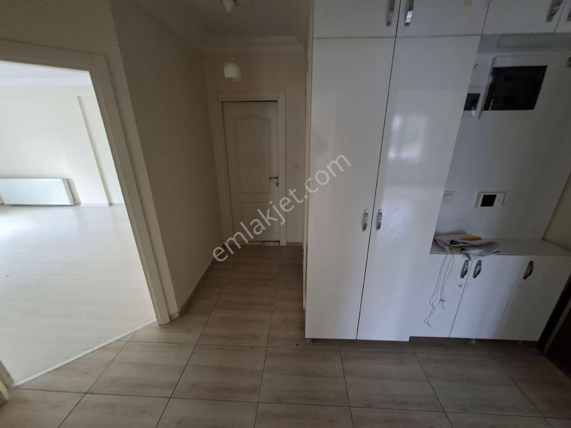 Caybaşı Mh Kiralık Doğalgazlı Asansörlü 2+1 Doğalgazlı 110 M2 - Görsel 8