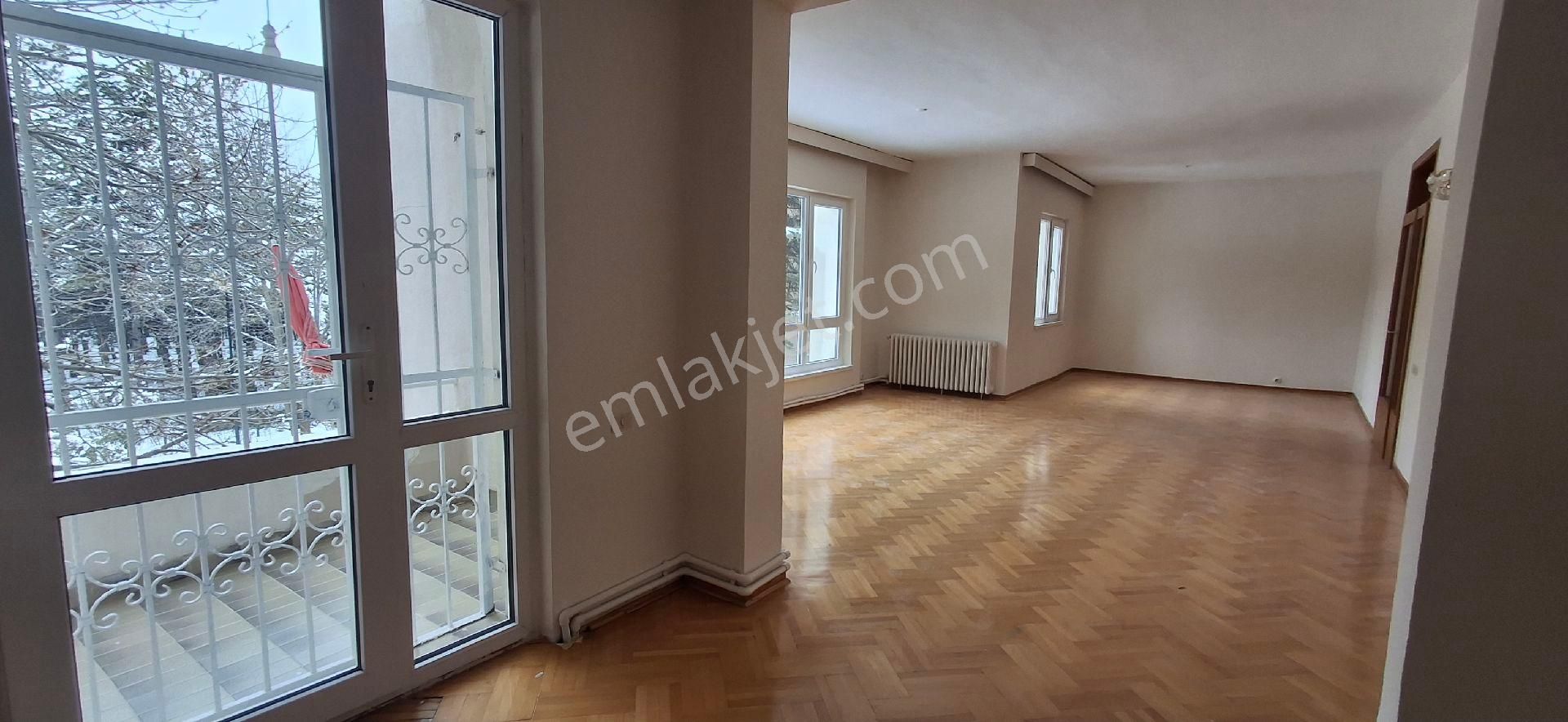 Oran'da Odtü Ormanına Sıfır Kiralık Konut 4+1 Net 150 M2 - Görsel 7