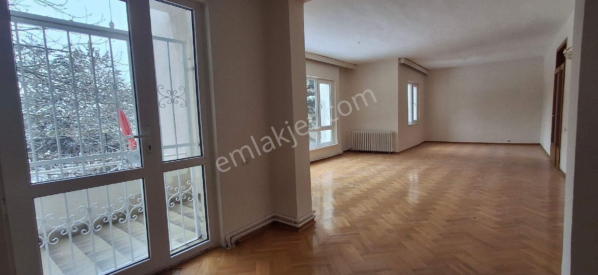 Oran'da Odtü Ormanına Sıfır Kiralık Konut 4+1 Net 150 M2 - Görsel 5