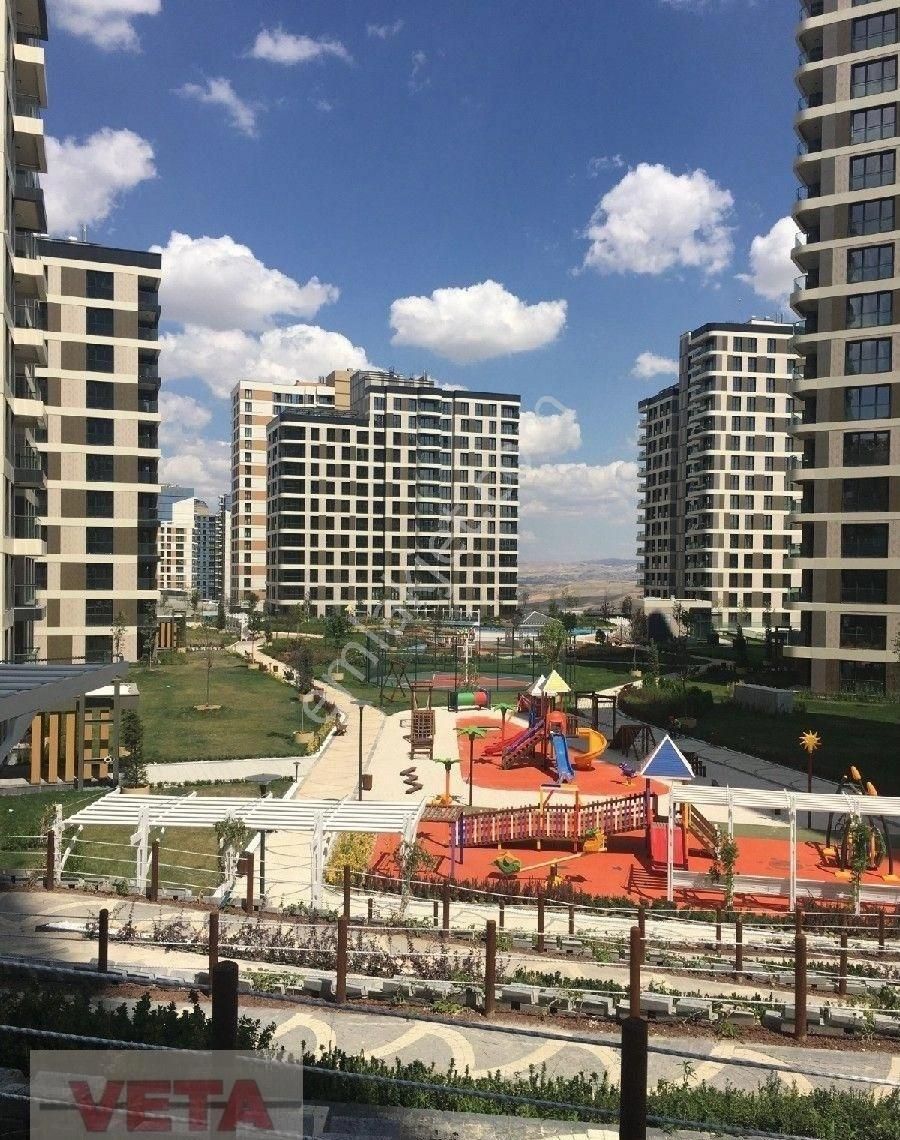 Başkent Emlak Konutlarında Satılık Daire 4+1 Net 145 M2