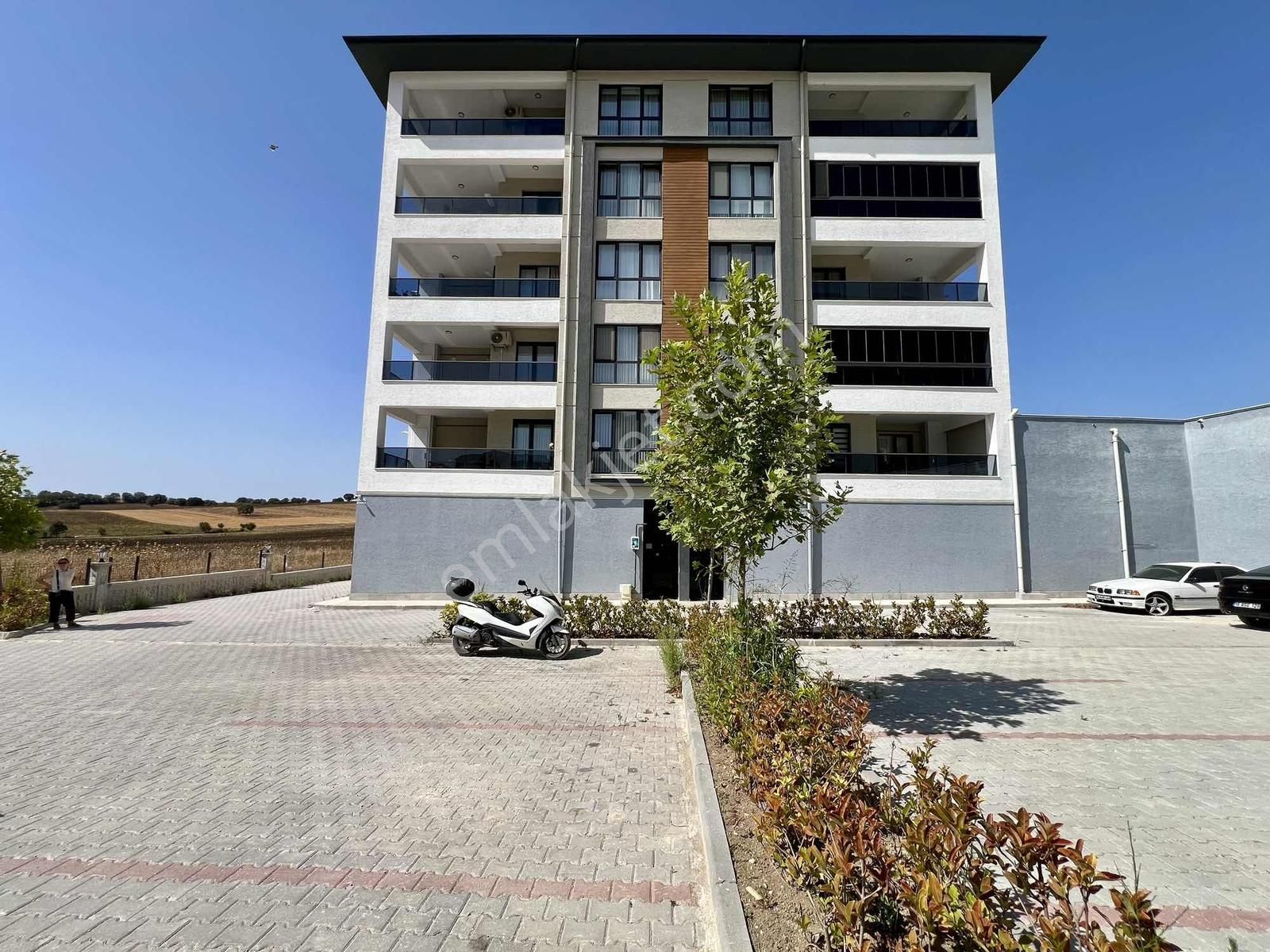 Kayapa'da Az Katlı Binada Ayrı Mutfaklı 2+1 Kiralık Sıfır Daire
