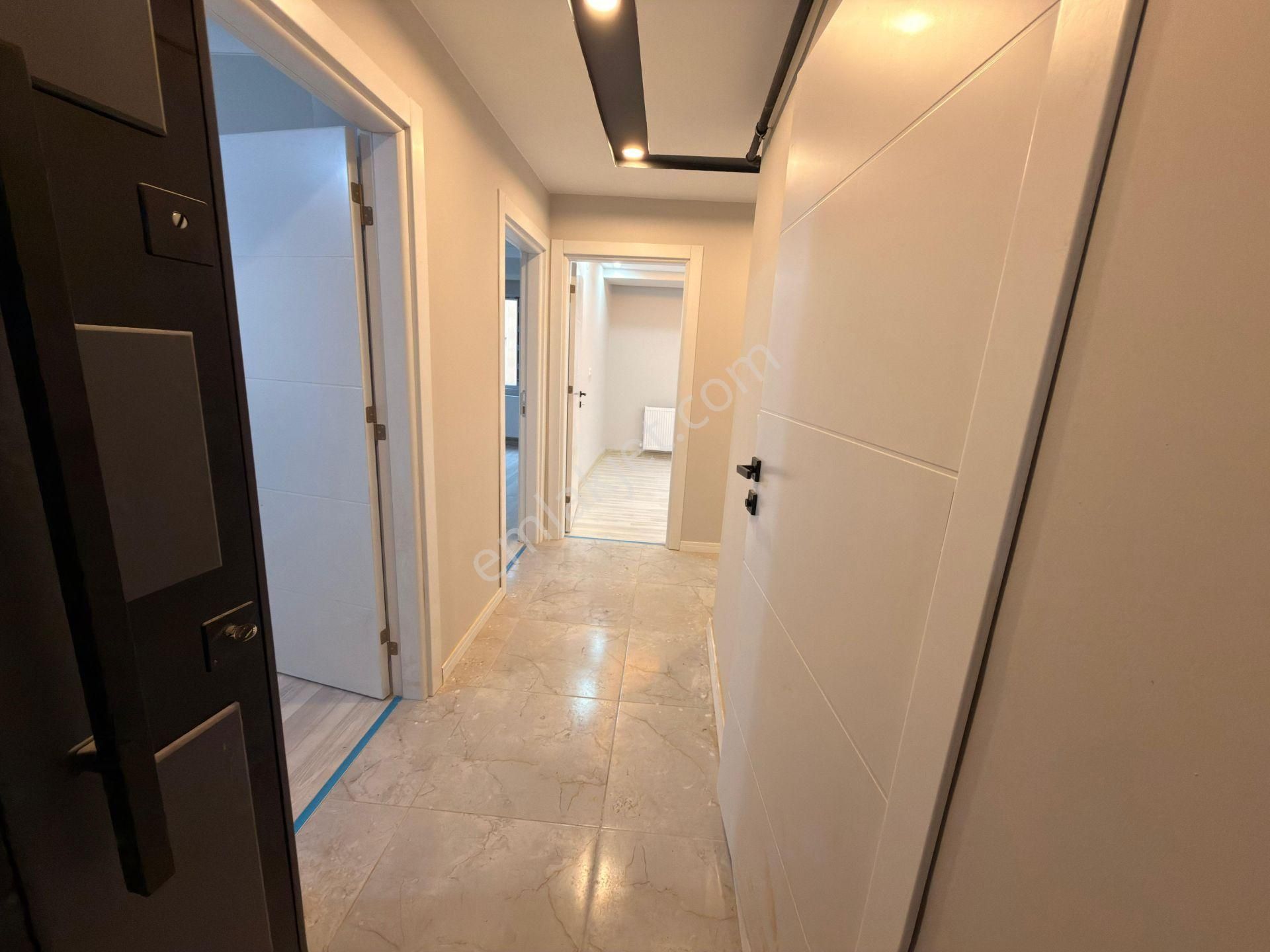 Güven'den Çarşı İçinde Servis Durağı Yanı Ara Kat Ön Cephe 2+1ev - Görsel 22