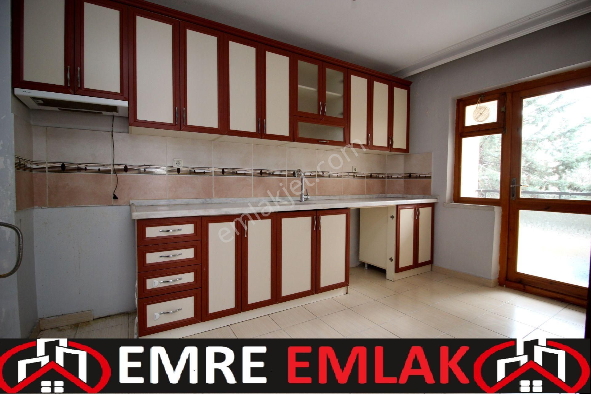 Emre Emlak'tan Selçuklu'da Arakat Çift Balkonlu Satılık 3+1 Daire