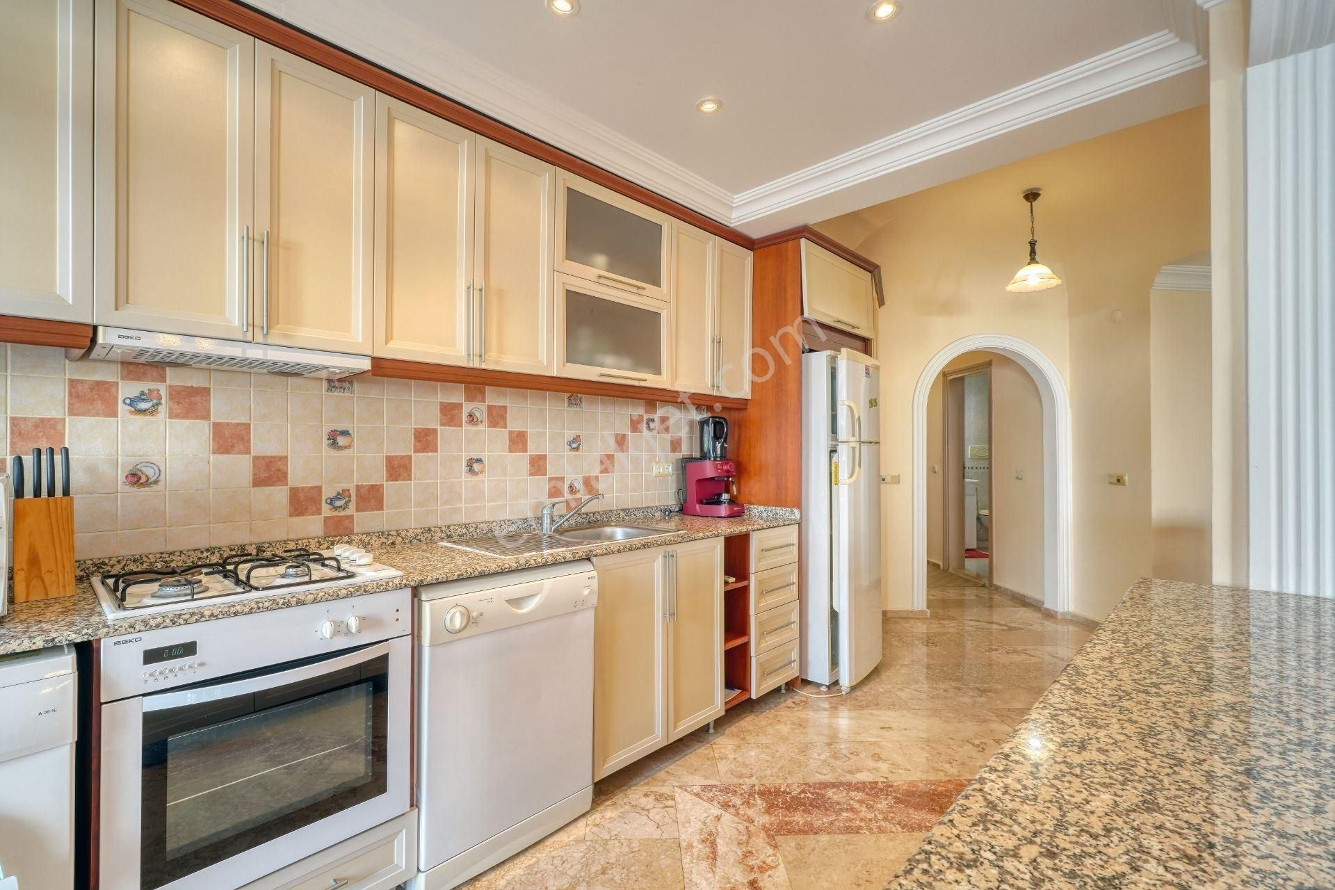 Alanya Mahmutlar’da | Denize Sıfır | Eşyalı 2+1 Satılık Daire - Görsel 14