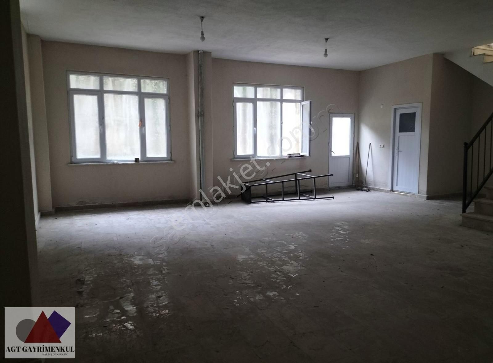 Arnavutköy Avlu34 Arkası Kiralık Depolu Dükkan - Görsel 2