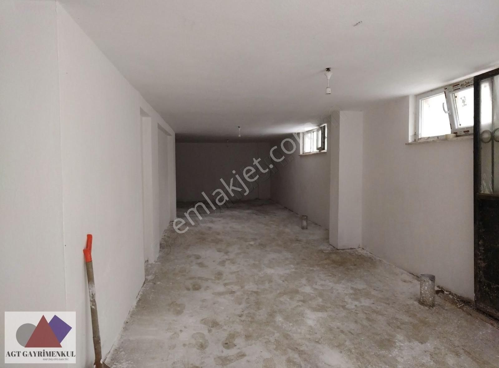 Arnavutköy Merkez Mahallesi'nde Avlu34 Arkası Kiralık Depo