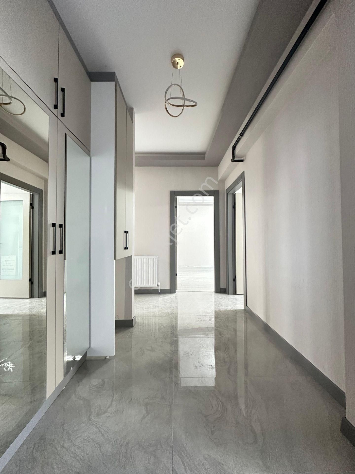 Pursaklar Mehmet Zengin Emlak'tan Teras Balkonlu Otoparklı Sitede 11.kat 4+1 Sıfır Daire - Görsel 23