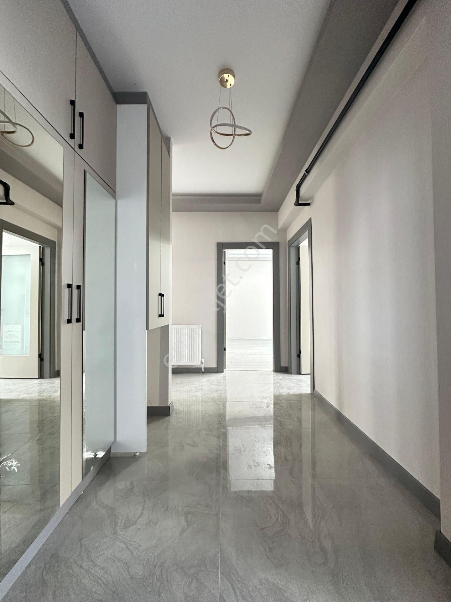 Pursaklar Mehmet Zengin Emlak'tan Teras Balkonlu Otoparklı Sitede 11.kat 4+1 Sıfır Daire - Görsel 25