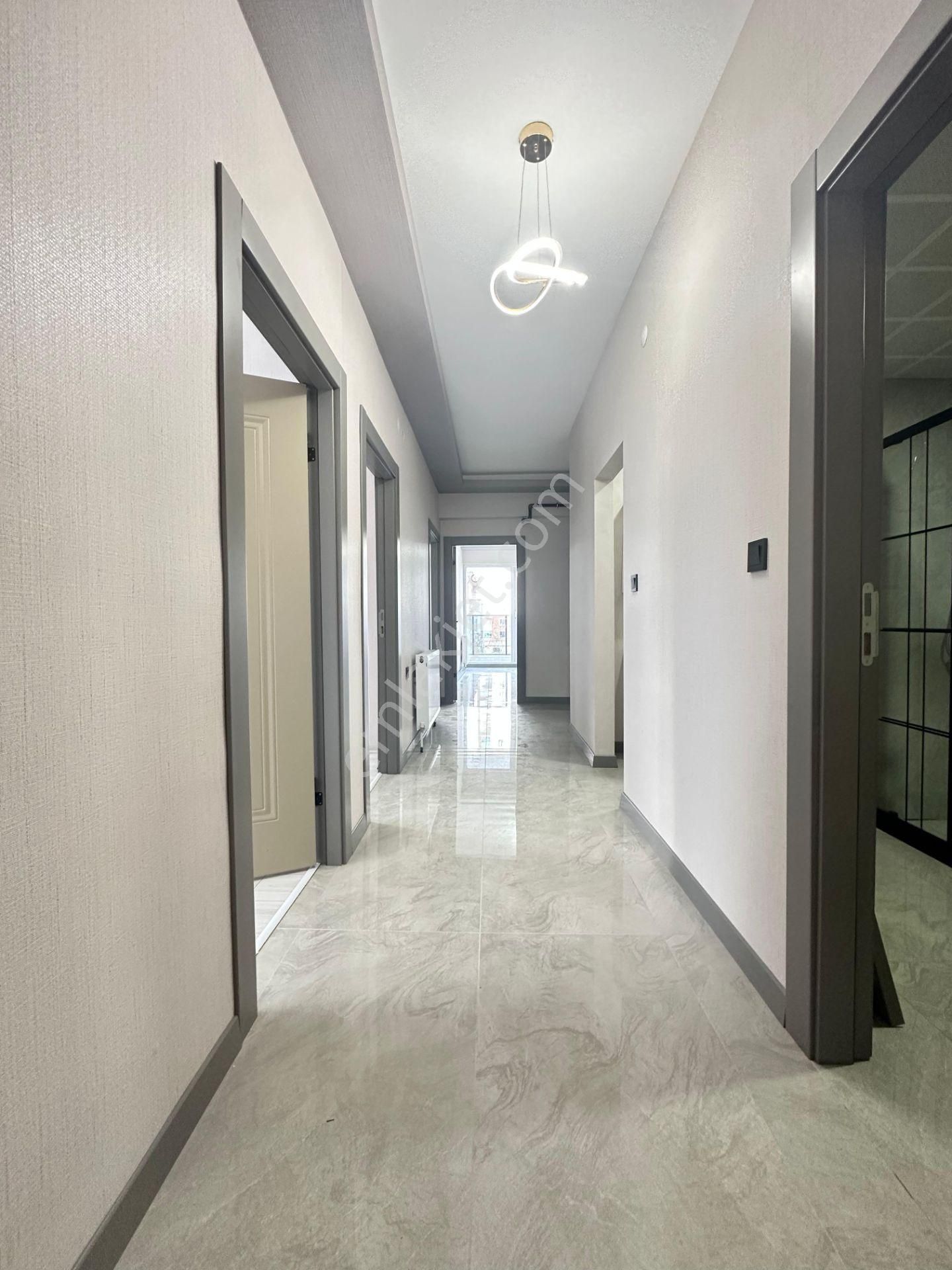 Pursaklar Mehmet Zengin Emlak'tan Teras Balkonlu Otoparklı Sitede 11.kat 4+1 Sıfır Daire - Görsel 32