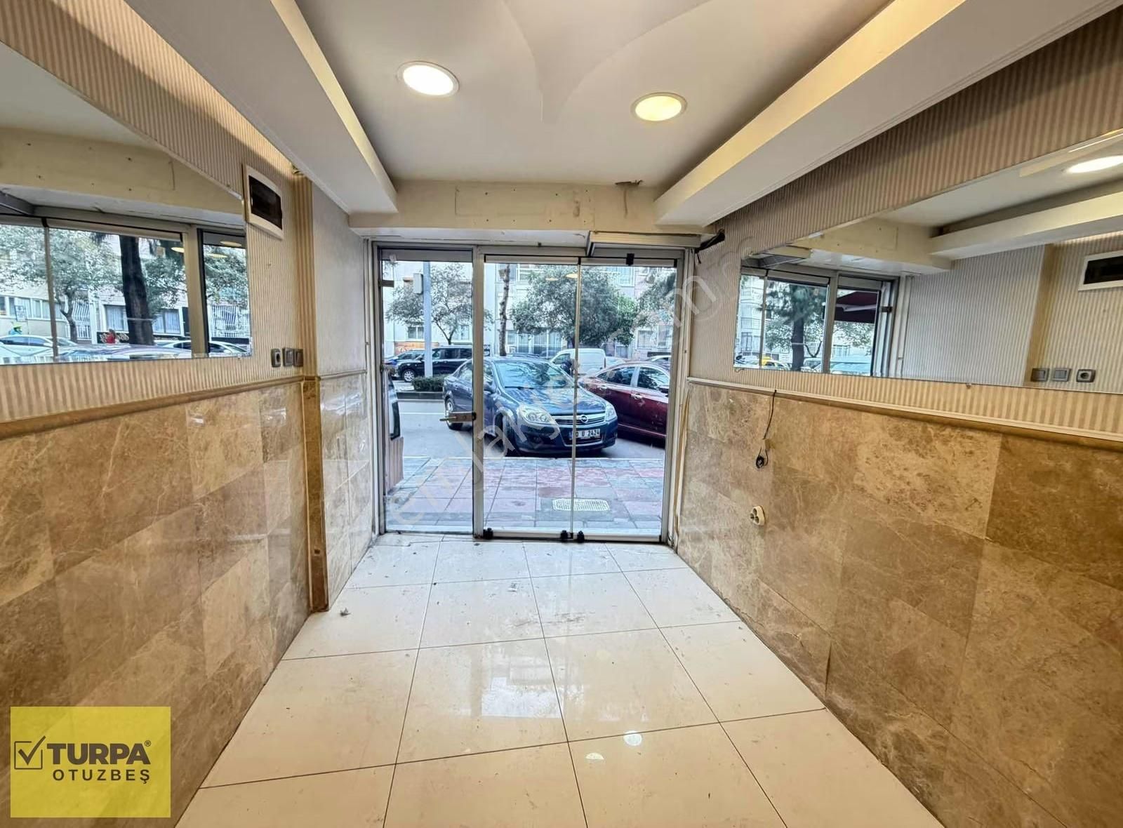 Turpa Otuzbeş'ten Mithatpaşa Caddesi Emsalsiz Konumda İşyeri