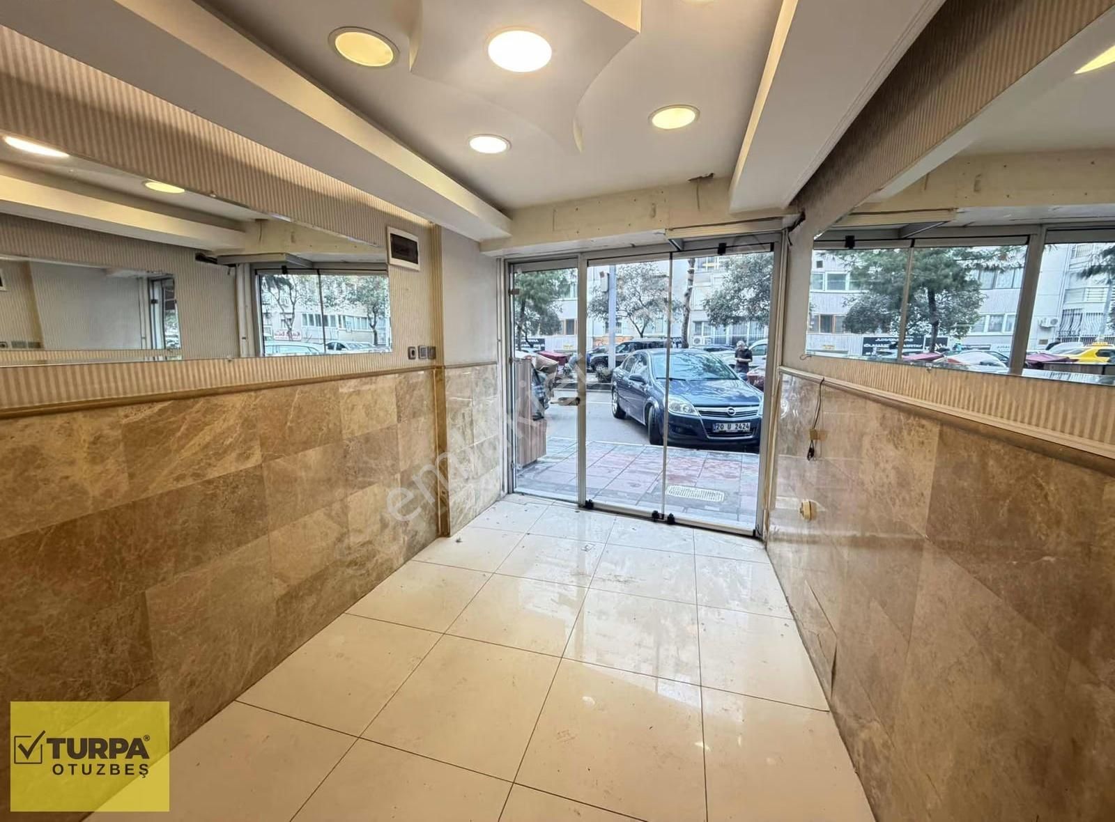 Turpa Otuzbeş'ten Mithatpaşa Caddesi Emsalsiz Konumda İşyeri - Görsel 2