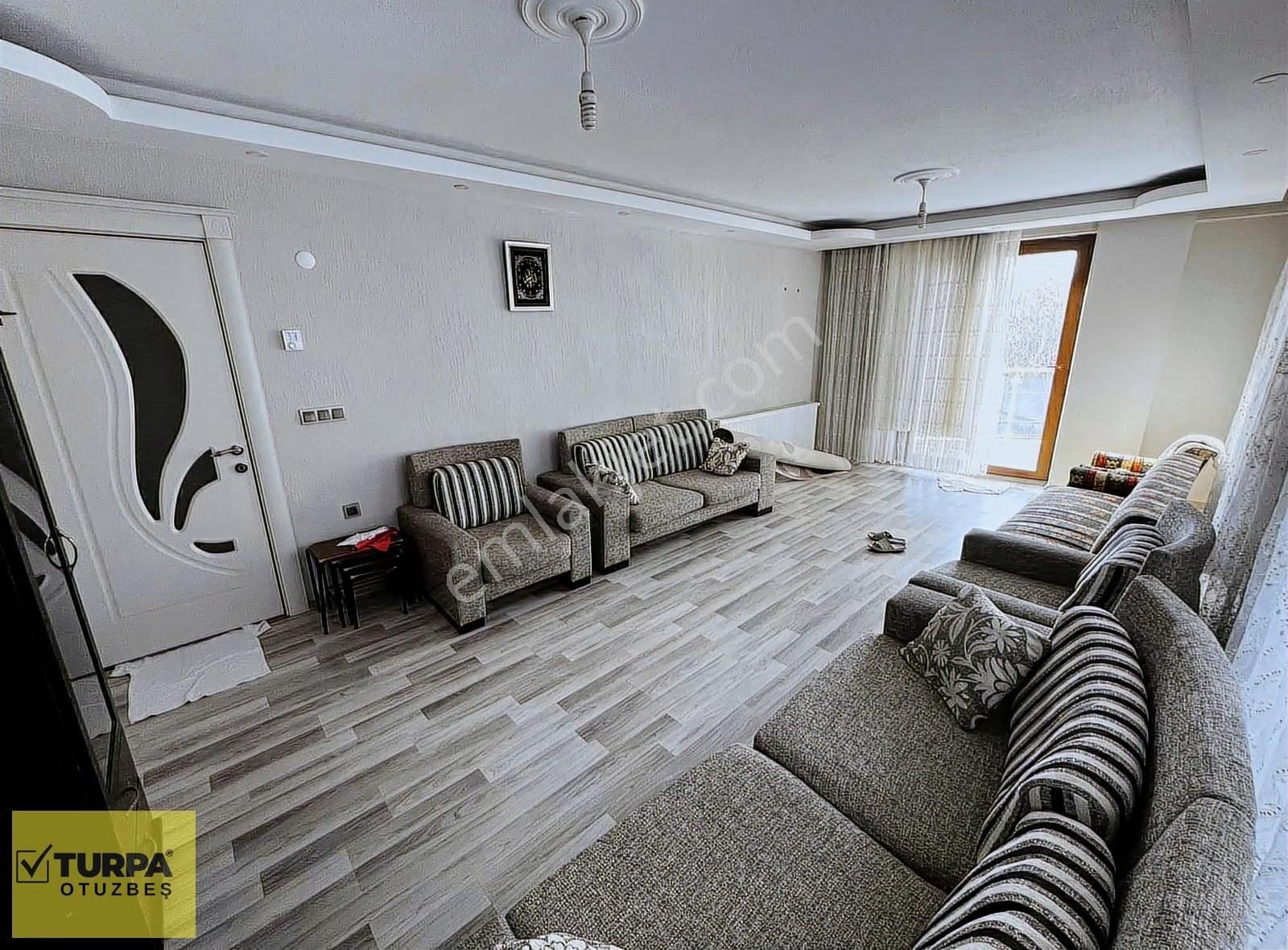 Turpa Otuzbeş'ten Asansörlü 3+1 Ebeveyn Banyolu Kiralık Daire