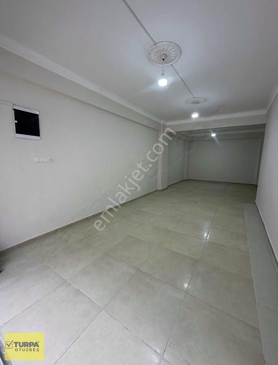 Turpa Otuzbeş'ten Geniş Kullanımlı Dükkan - Yeni Tadilatlı - Görsel 2