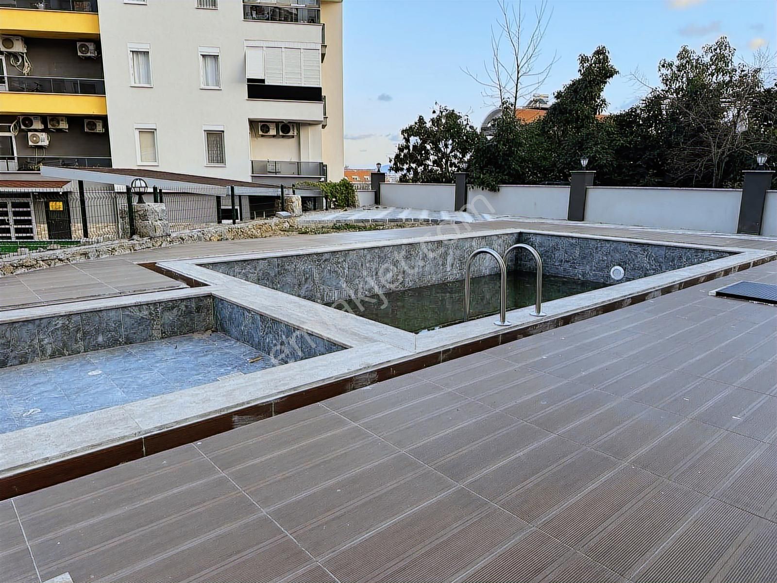 Satılık Havuzlu Site İçi 1+1 Güney Doğu Cephe Fırsat Daire - Görsel 5