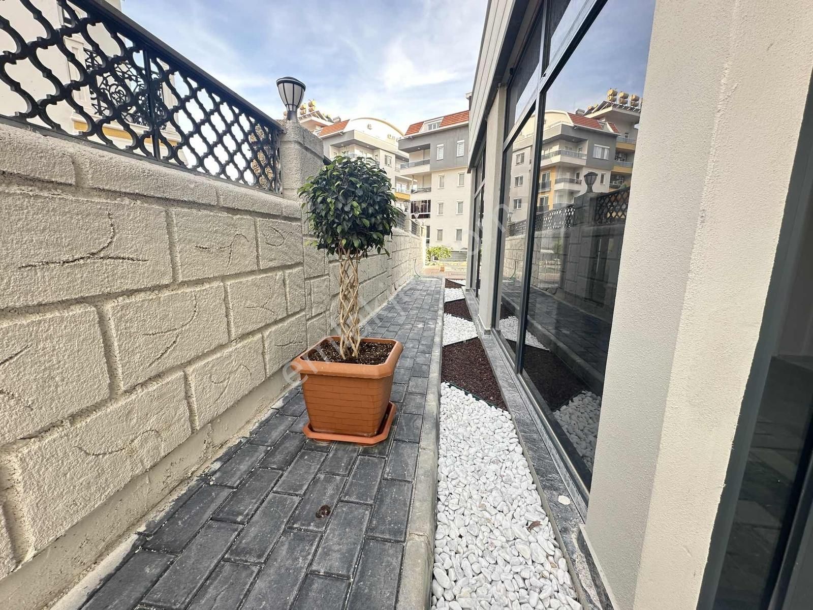 Satılık Havuzlu Site İçi 1+1 Güney Doğu Cephe Fırsat Daire - Görsel 19