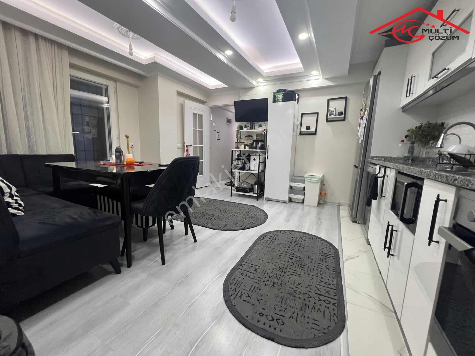 Yenibosna Hürriyet Mahallesinde Satılık 3+1 Ters Dubleks Daire Çift Banyo Çift Bahçe Ve Kış Bahçeli - Görsel 8