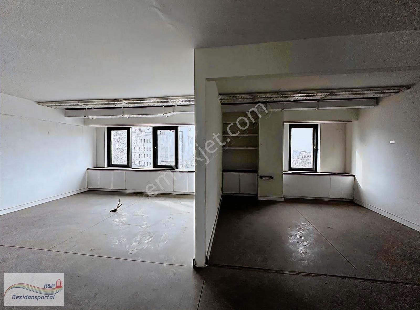 Büyükdere Caddesi Maslak Metro Çıkışı Karşısı7oom2 Kiralık Bina - Görsel 3