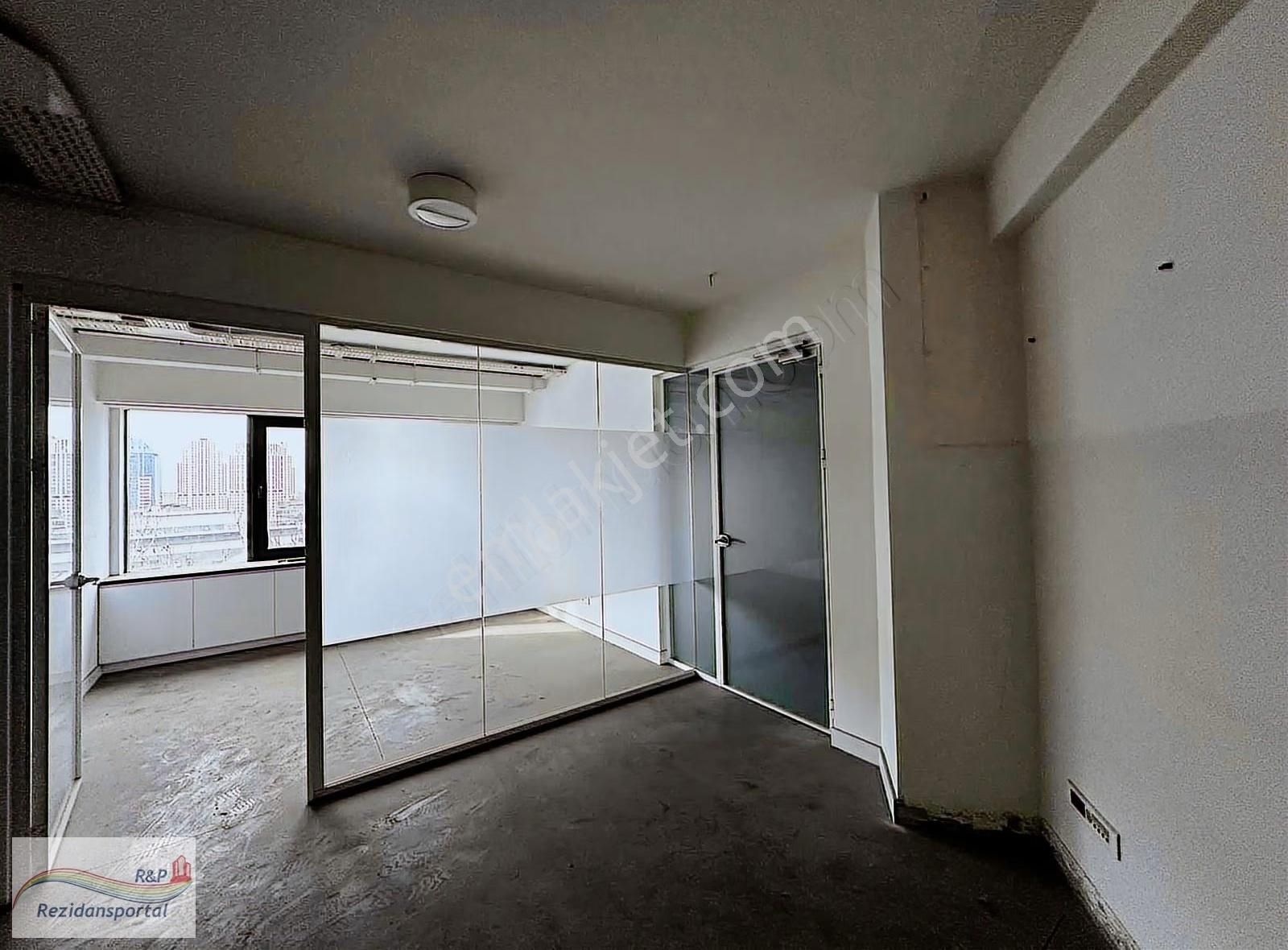 Büyükdere Caddesi Maslak Metro Çıkışı Karşısı7oom2 Kiralık Bina - Görsel 2