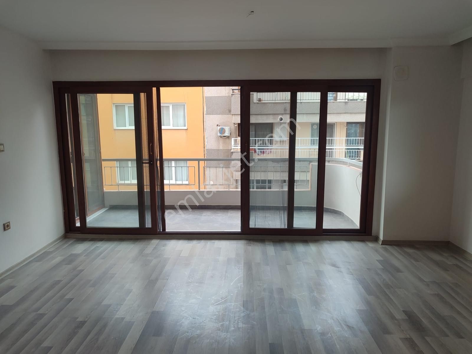 Yalı Mahallesinde Çok İyi Durumda Kiralık 3+1 Daire - Görsel 16
