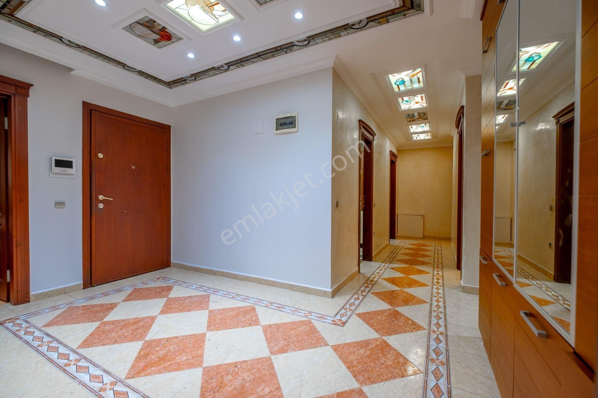 Dağıstan Gayrimenkul Havuzlu Güvenlikli Sitede 4+1 280 M² Daire - Görsel 4
