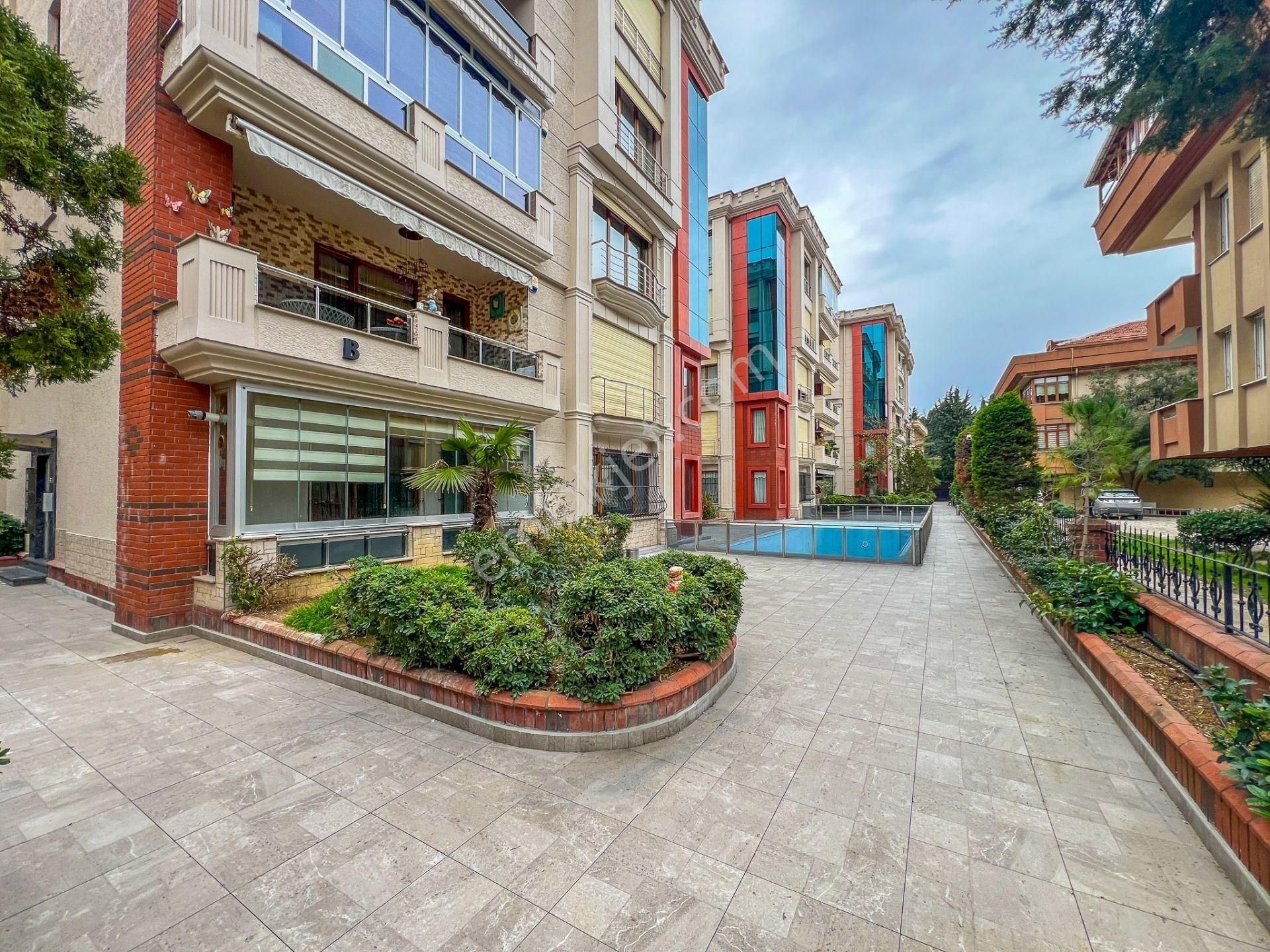 Dağıstan Gayrimenkul Havuzlu Güvenlikli Sitede 4+1 280 M² Daire