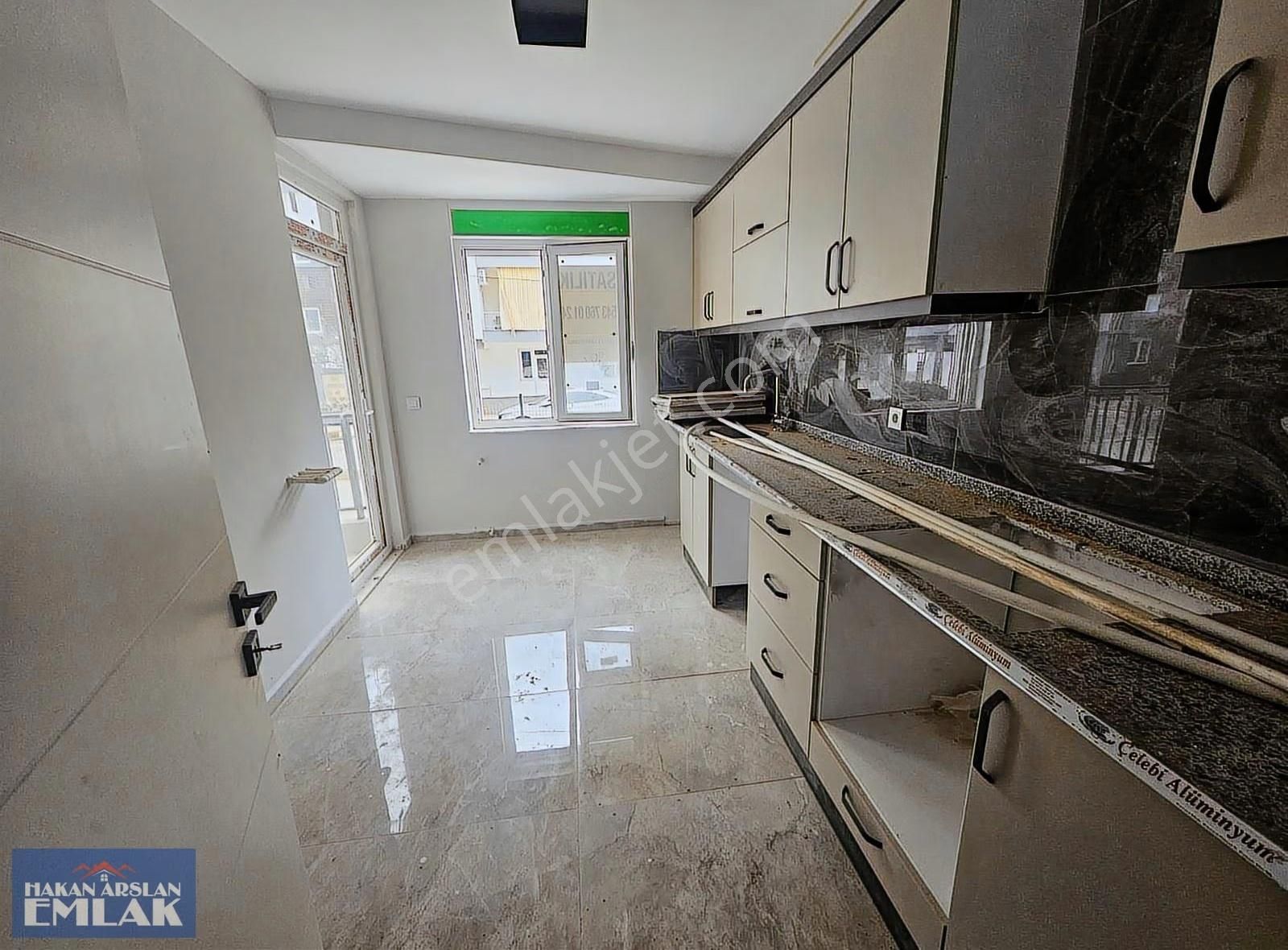 Kütükçü'de Güney Cephe Ayrı Mutfaklı Ebeveyn Banyolu 2+1 Giriş