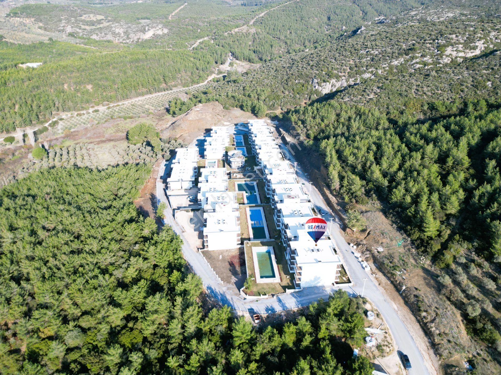 Kuşadası Eşin Vadi Sitesinde Satılık Havuzlu 1+1 Daire