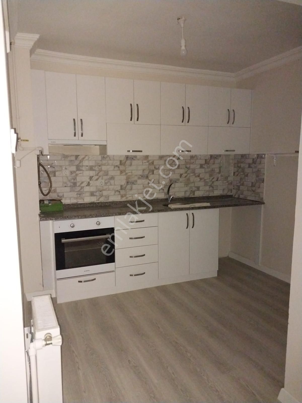 Demirköprü'de Altgeçit Yakını İyi Konumda Satılık 3+1 Daire - Görsel 7