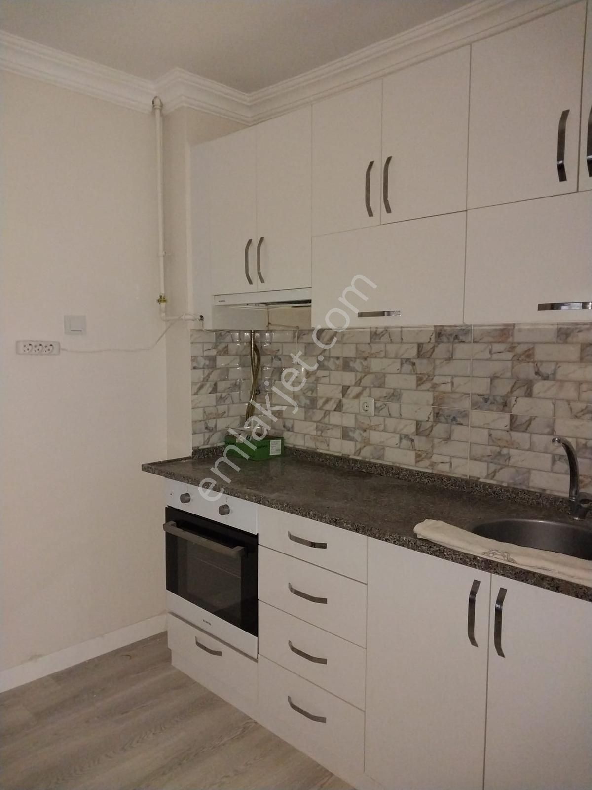 Demirköprü'de Altgeçit Yakını İyi Konumda Satılık 3+1 Daire - Görsel 8