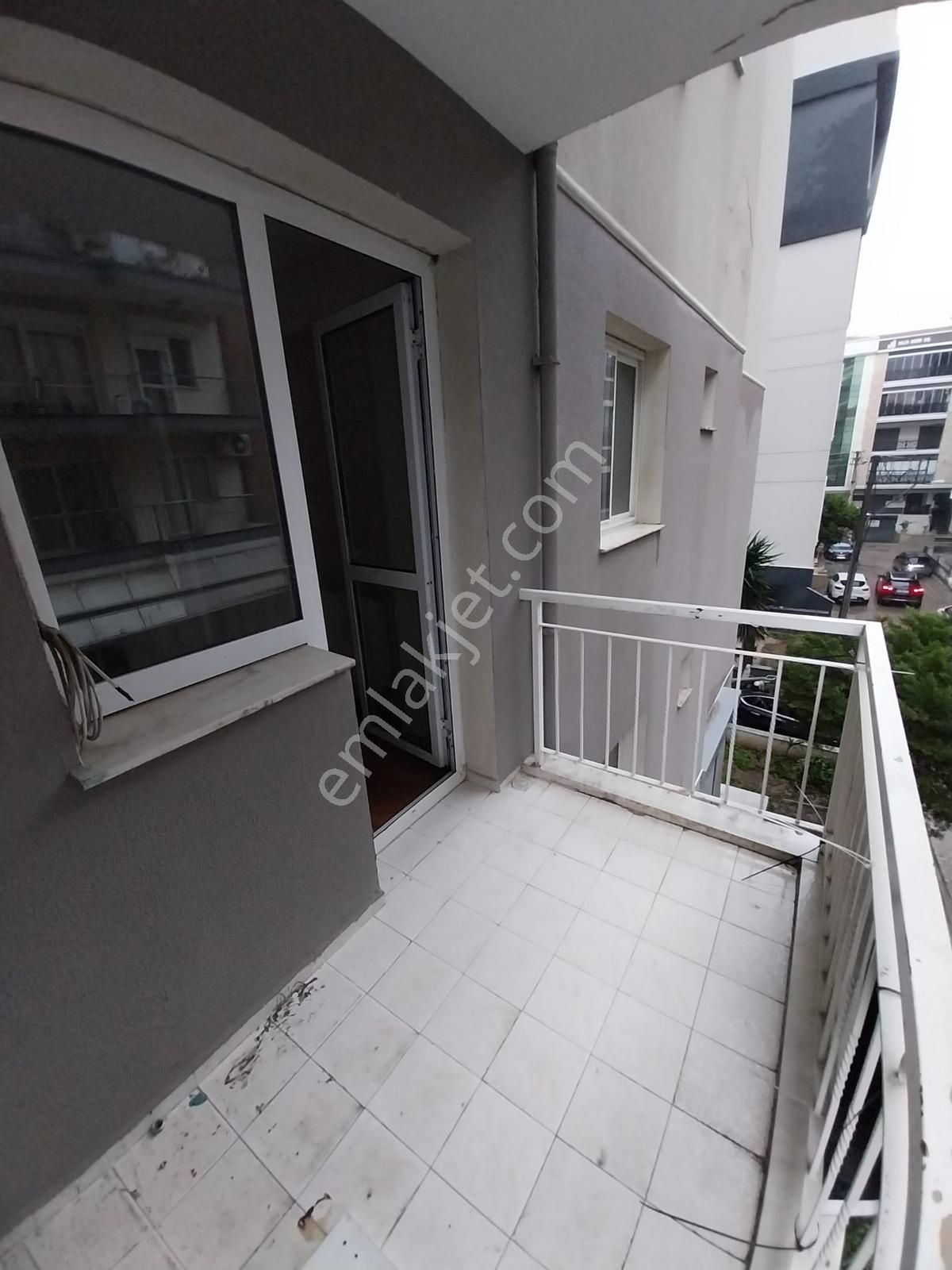 Demirköprü'de Altgeçit Yakını İyi Konumda Satılık 3+1 Daire - Görsel 9