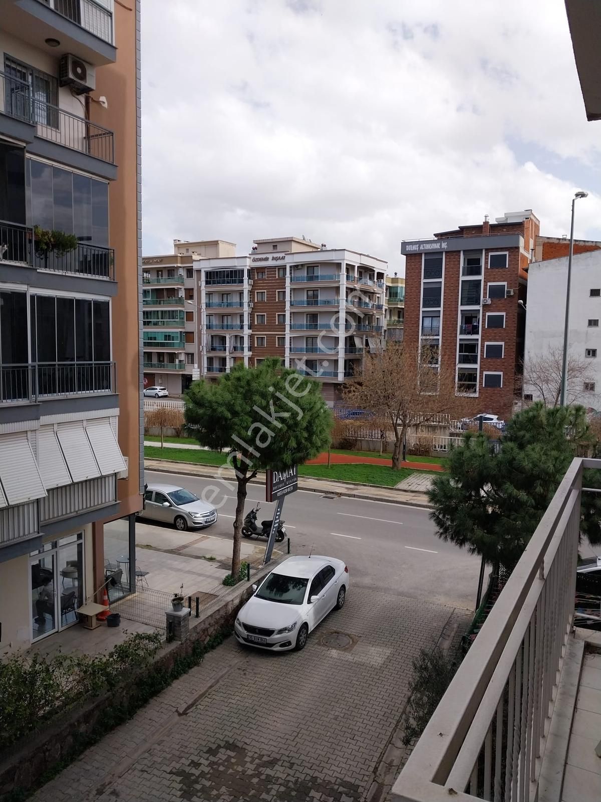 Demirköprü'de Altgeçit Yakını İyi Konumda Satılık 3+1 Daire - Görsel 32