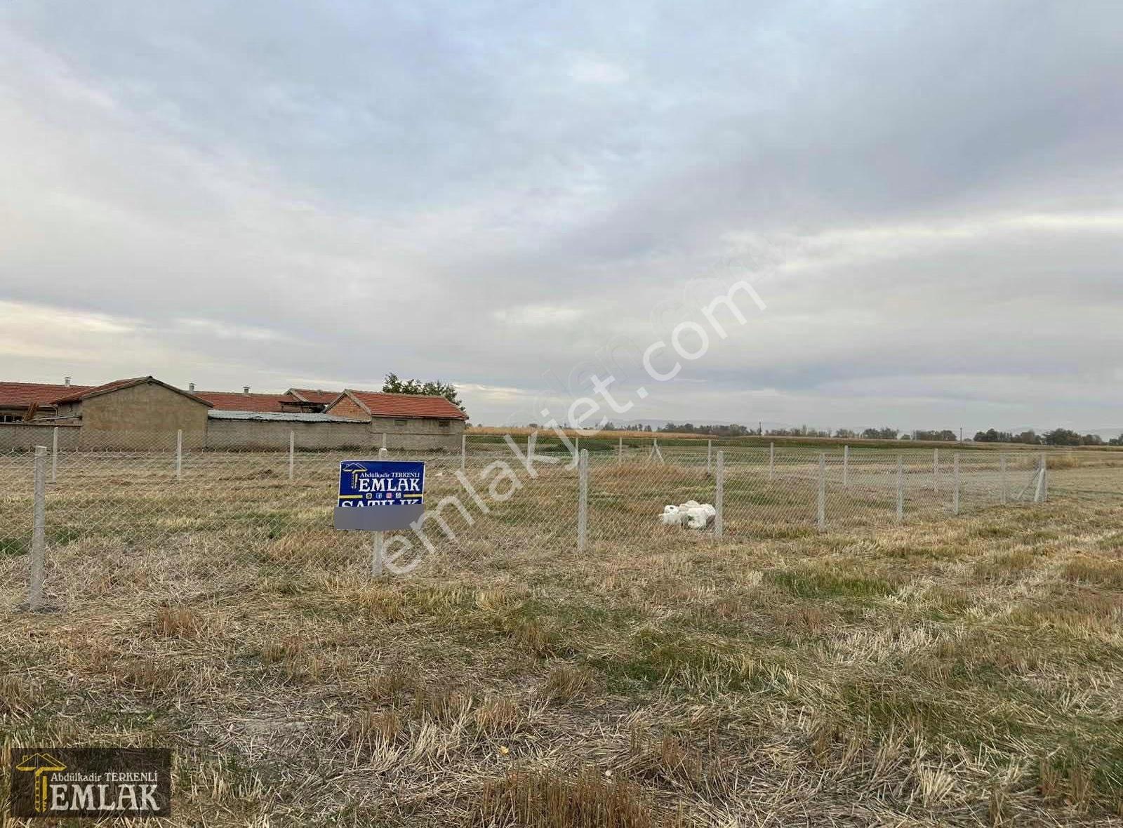 Terkenli Emlak'tan Söğütlü Merkezde Yazla Yolunda 675m2 Arsa - Görsel 3